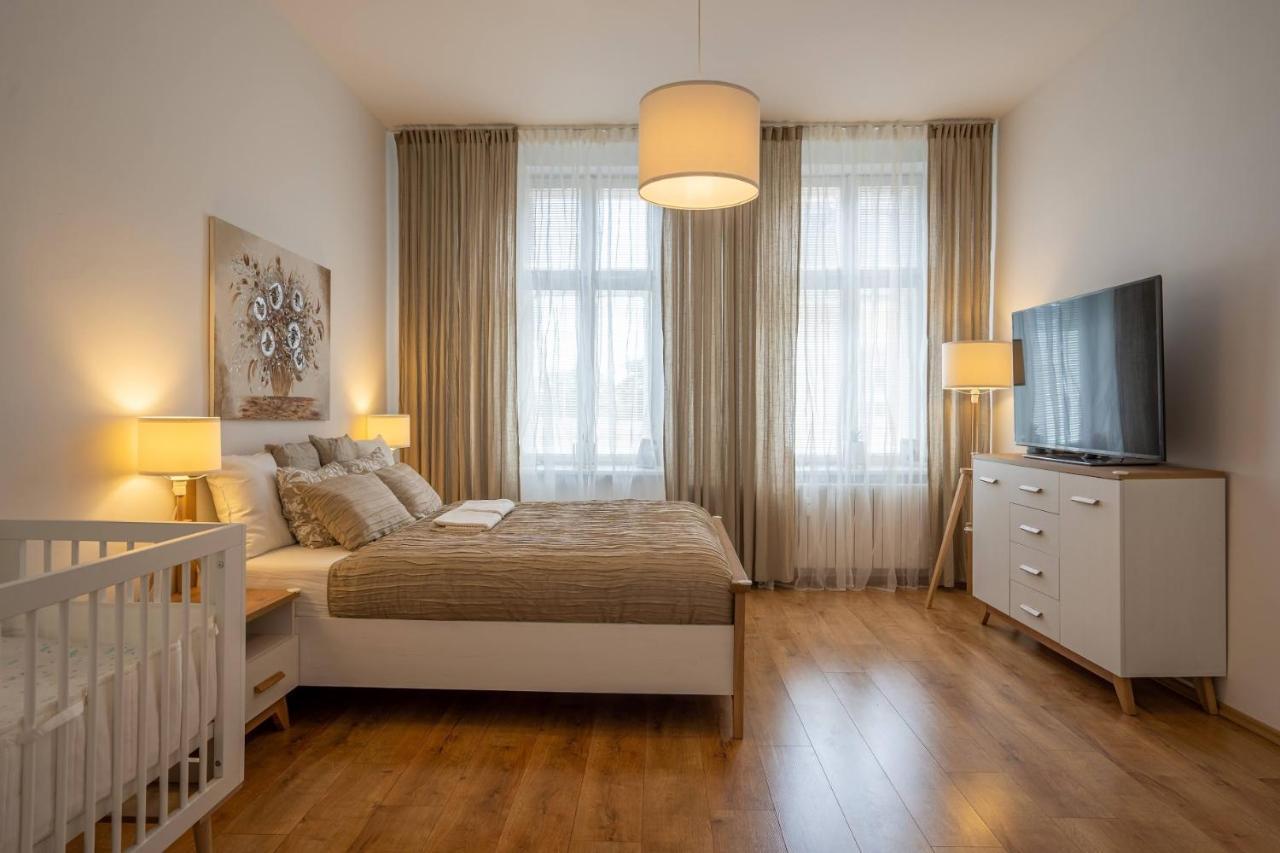 Family Apartment Ostrava Esterno foto